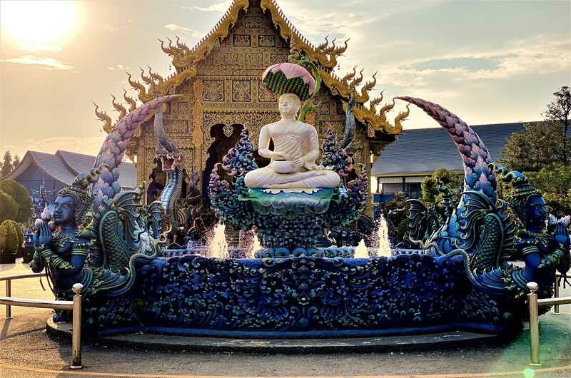 Wat Rong Suea Ten, el Templo azul  de Chiang Rai