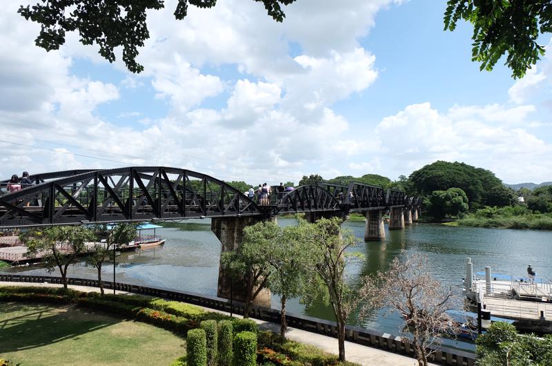 Puente sobre el Rio Kwai en la ciudad tailandesa de Kanchanaburi